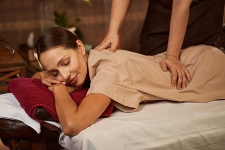 Massage shiatsu mang lại nhiều lợi ích sức khỏe tổng thể