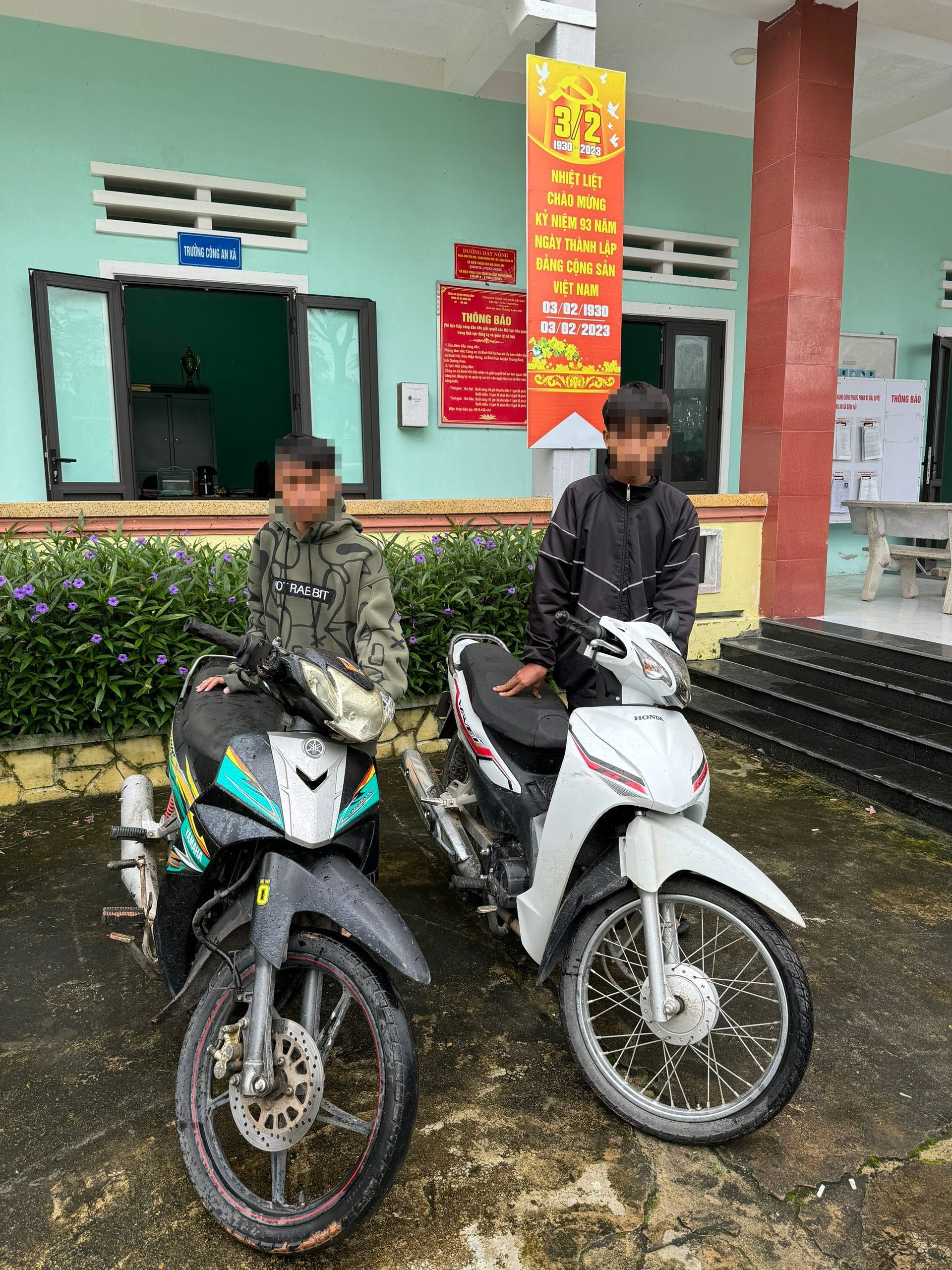 Hai đối tượng trộm xe máy tại xã Bình Hải. Ảnh: Công an cung cấp