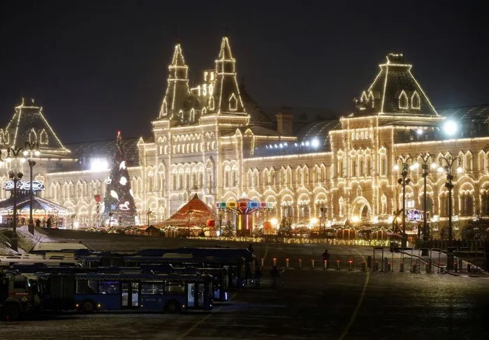 Mátxcơva, Nga lung linh trong đêm giao thừa chào đón năm 2024. Ảnh: Reuters