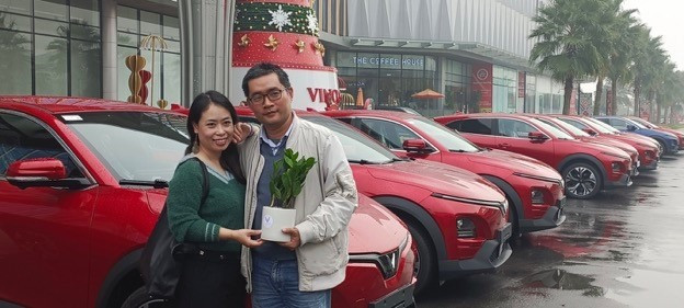 Với vợ chồng chị Lương Hiền, anh Hải Long, VF 6 là ước mơ đã thành hiện thực.