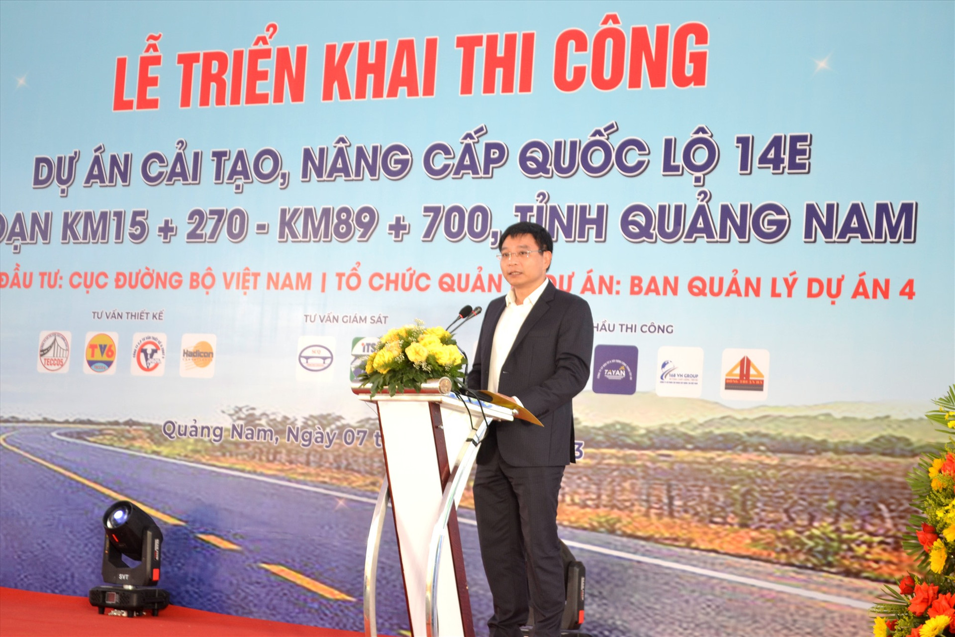 Bộ trưởng Bộ GTVT Nguyễn Văn Thắng phát biểu tại lễ triển khai thi công dự án cải tạo, nâng cấp QL14E. Ảnh: C.T
