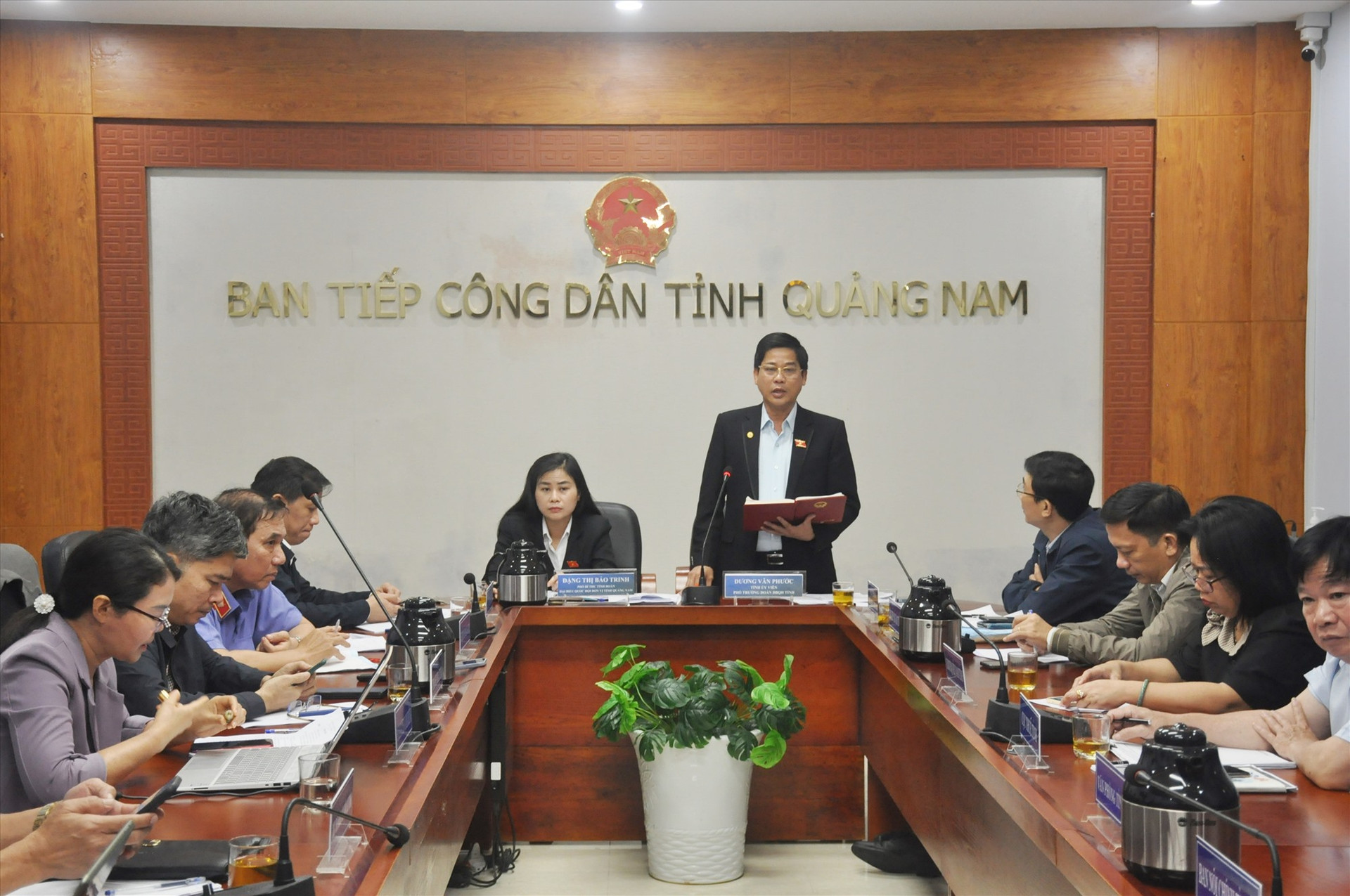 Các ĐBQH Dương Văn Phước và Đặng Thị Bảo Trinh chủ trì buổi tiếp công dân định kỳ tháng 1/2024. Ảnh: N.Đ
