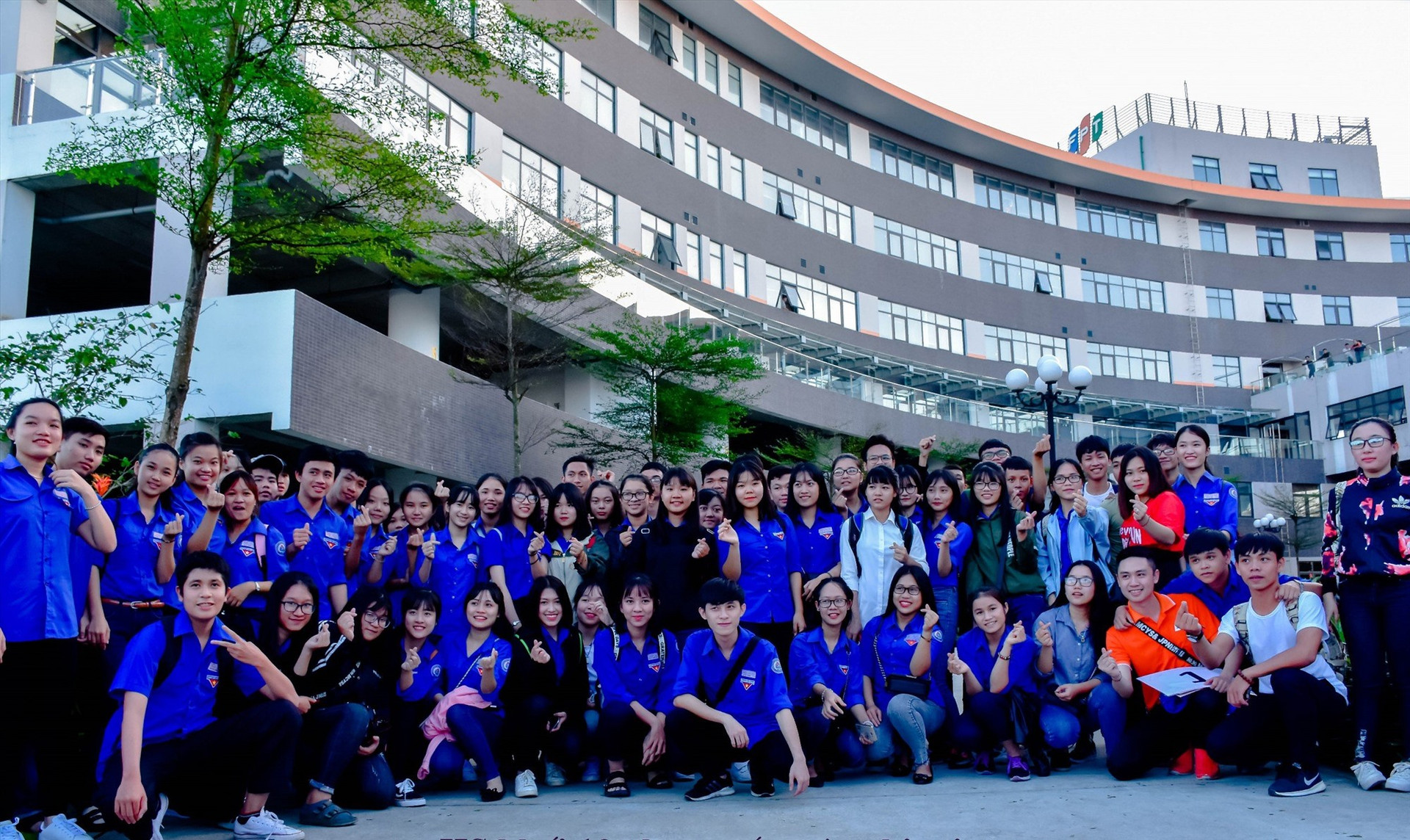 Học sinh khối 12 Trường THPT Trần Cao Vân tham dự tư vấn mùa thi tại Công ty phần mềm FPT Đà Nẵng. Ảnh: TN