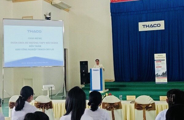 Học sinh Trường THPT Núi Thành tham gia hướng nghiệp trực tiếp tại Trường Cao đẳng Thaco. Ảnh: TN