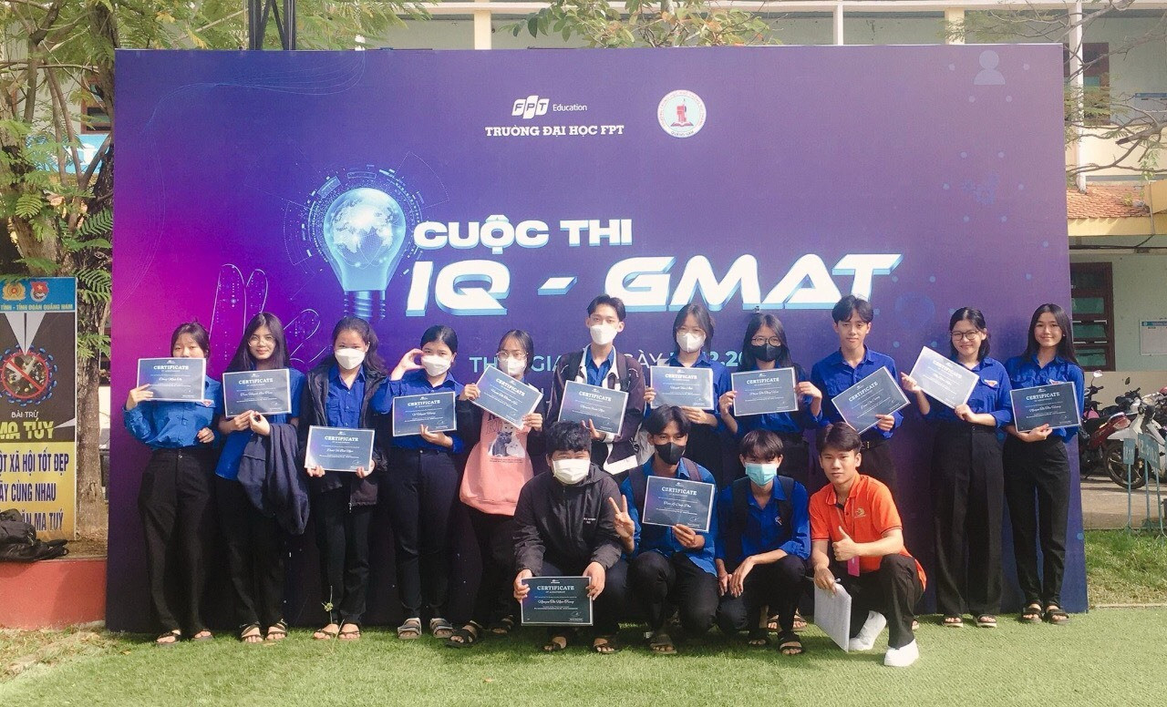 Đại học FPT Đà Nẵng hướng nghiệp, tư vấn cho học sinh THPT Núi Thành thông qua cuộc thi IQ-Gmart, được đông đảo học sinh đăng ký tham gia tìm hiểu. Ảnh: TN