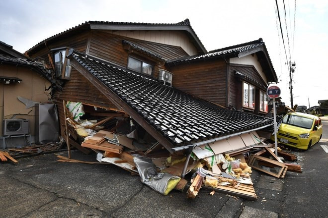 Một ngôi nhà bị sập trong động đất ở Nhật Bản ngày 1.1.2024. Ảnh: AFP