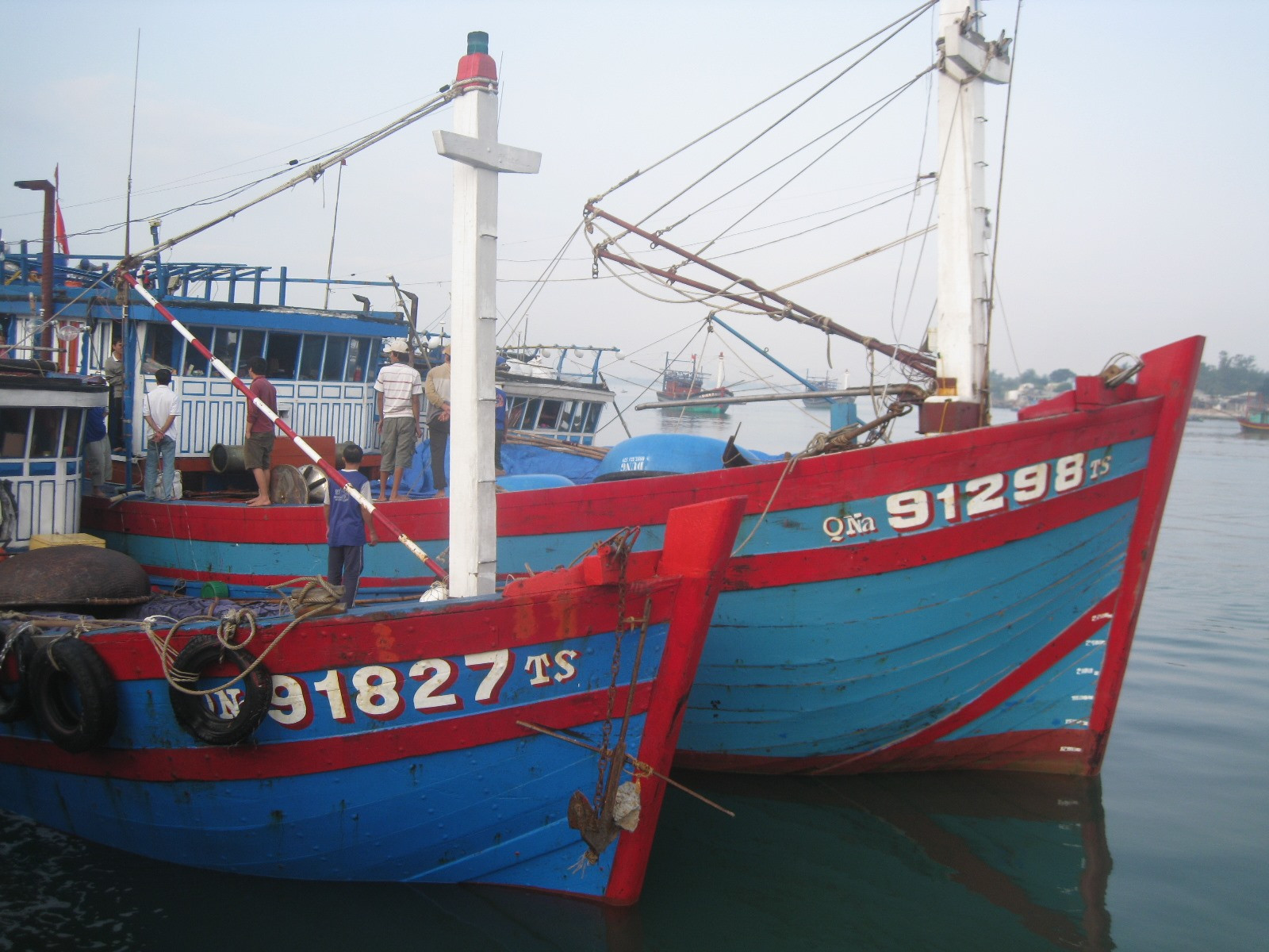 Ảnh Tàu cá Tam Quang cập cảng cá Tam Quang Ảnh Văn Phin