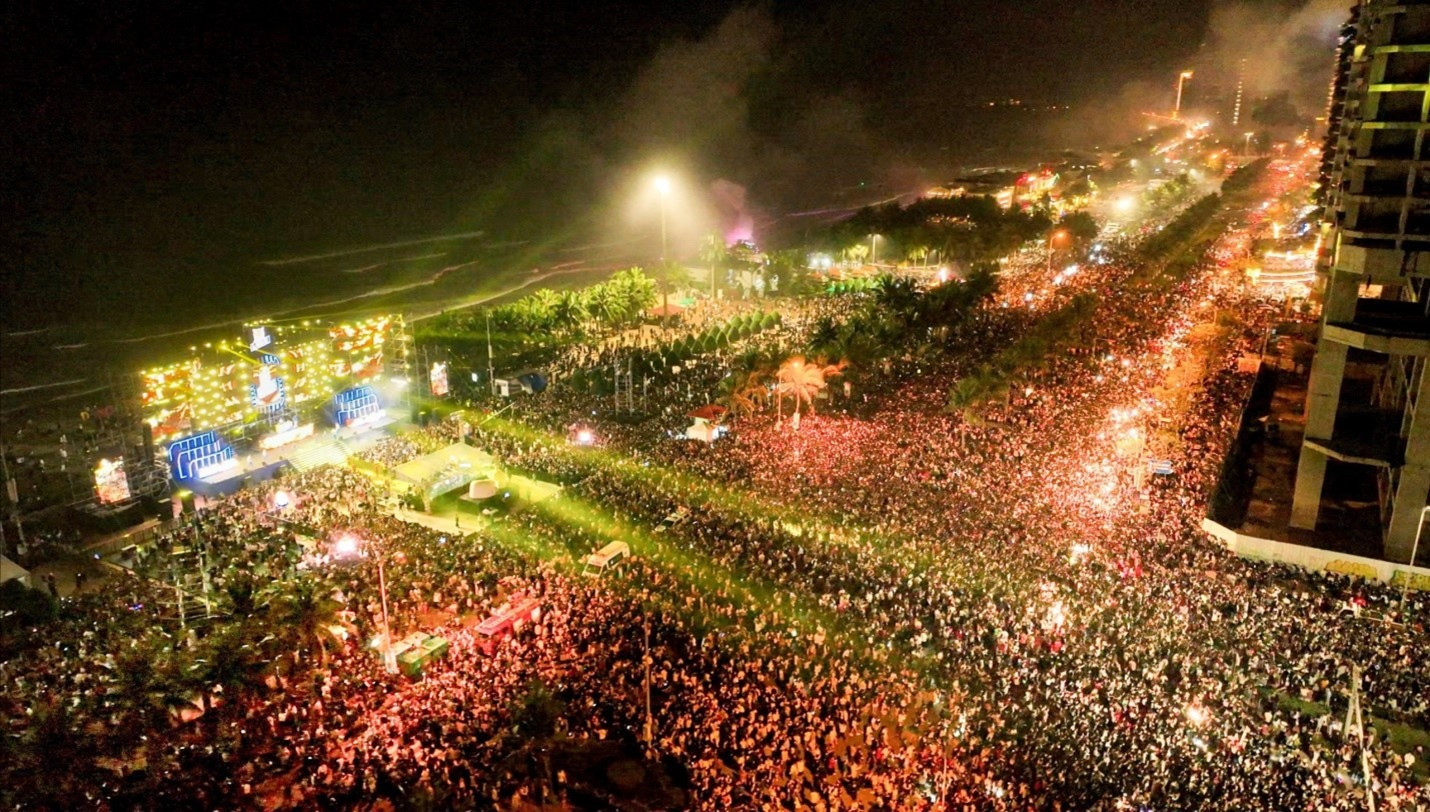 “Đại nhạc hội hòa ca La- Larue” tại Đà Nẵng thu hút hàng trăm ngàn người đến tham gia
