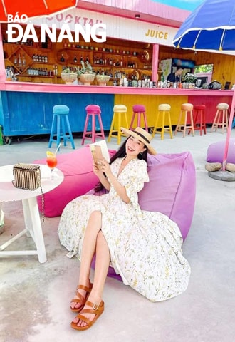 Không gian đầy sắc màu tại Danabeach Color. Ảnh: H.L