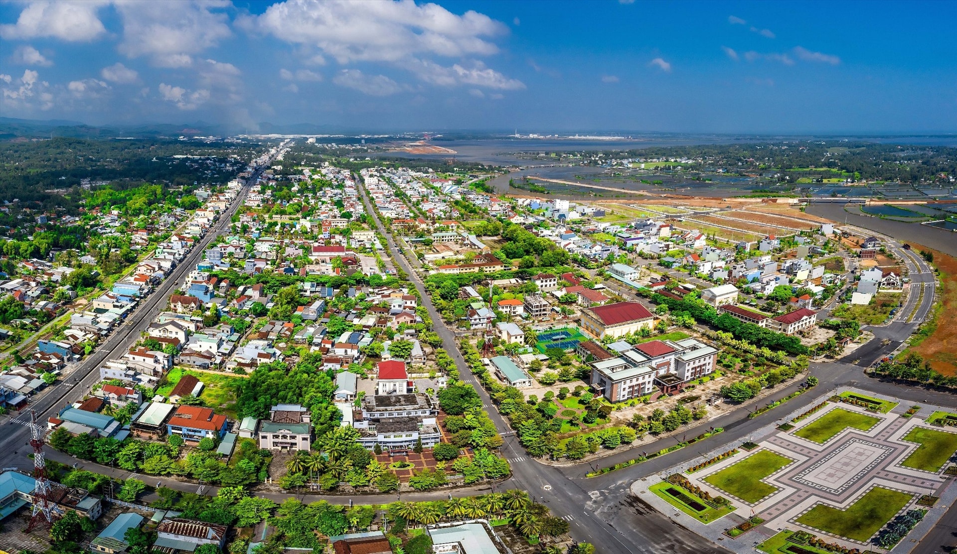 Núi Thành đặt mục tiêu sẽ phát triển từ đô thị loại 4 lên đô thị loại 3 vào năm 2030. TRONG ẢNH: Diện mạo thị trấn Núi Thành hôm nay. Nguồn: UBND huyện Núi Thành