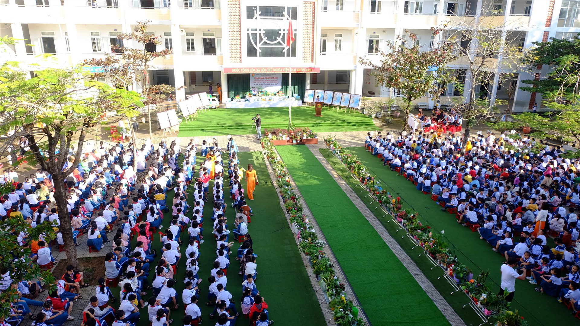 Hơn 1.000 học sinh Trường Tiểu học Võ Thị Sáu tham gia chương trình. Ảnh: M.L