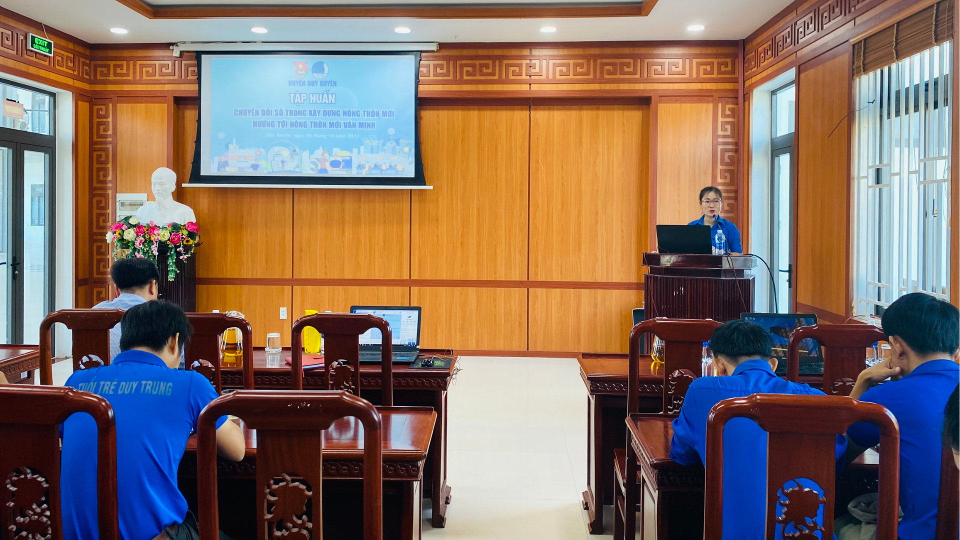 Quang cảnh buổi tập huấn về chuyển đổi số cho đoàn viên thanh niên trên địa bàn huyện Duy Xuyên. Ảnh: PHAN VINH
