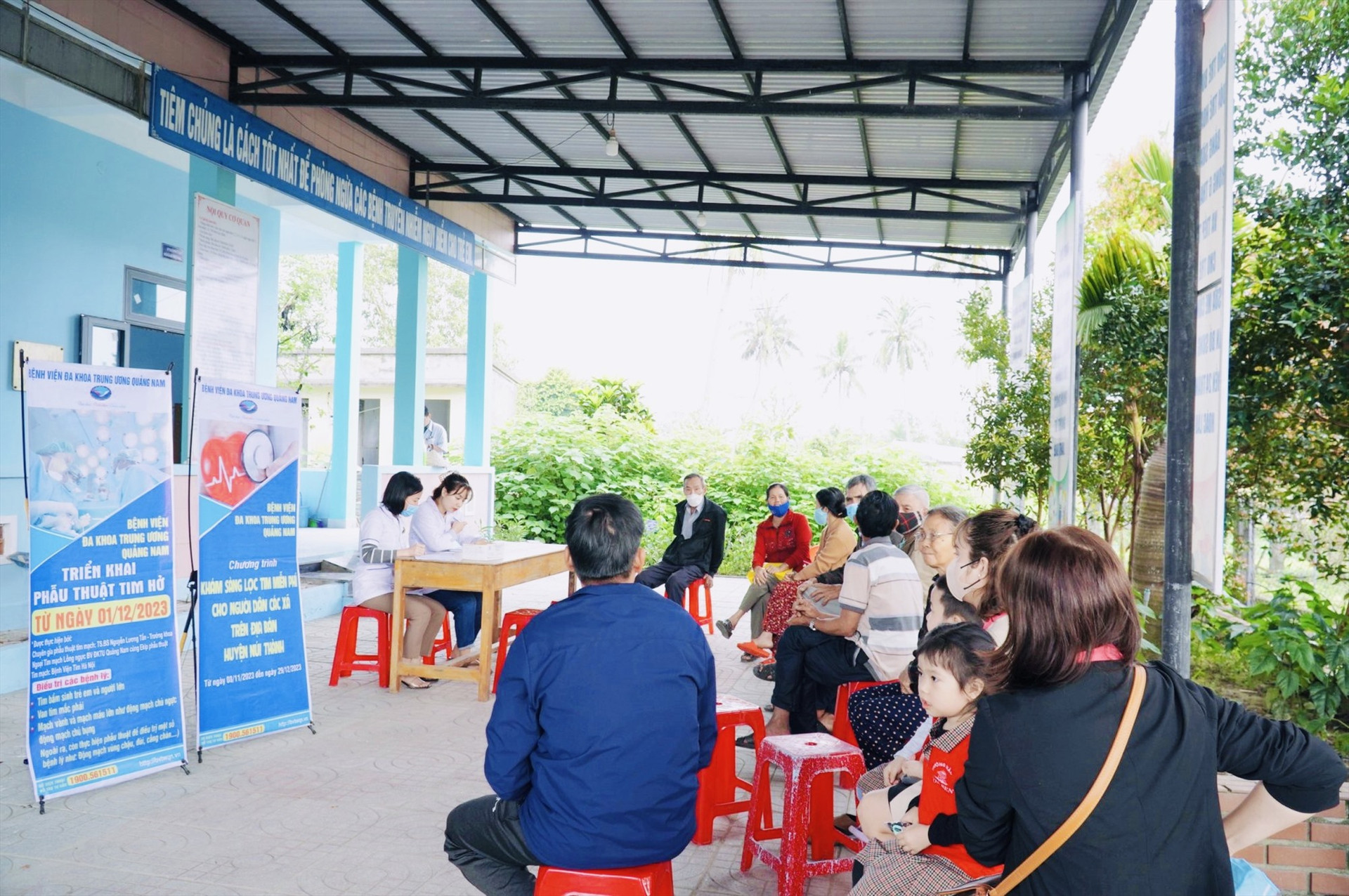 Bệnh viện Đa khoa Trung ương Quảng Nam đã triển khai khám tầm soát tim miễn phí cho hơn 6000 người dân tại huyện Núi Thành. Ảnh: BÙI HUÂN