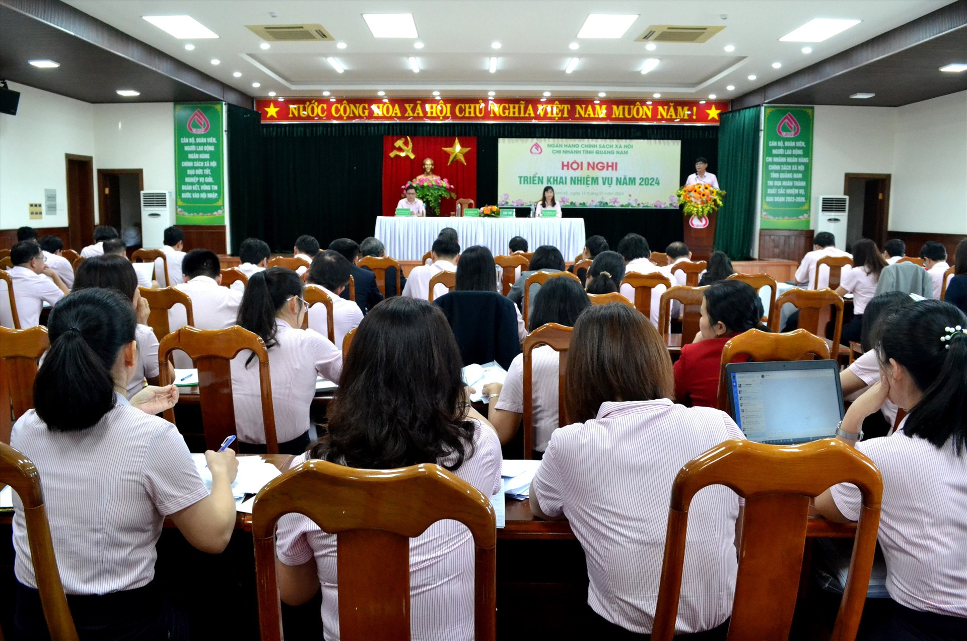 Quang cảnh hội nghị triển khai nhiệm vụ năm 2024 của Ngân hàng CSXH chi nhánh Quảng Nam. Ảnh: Q.VIỆT