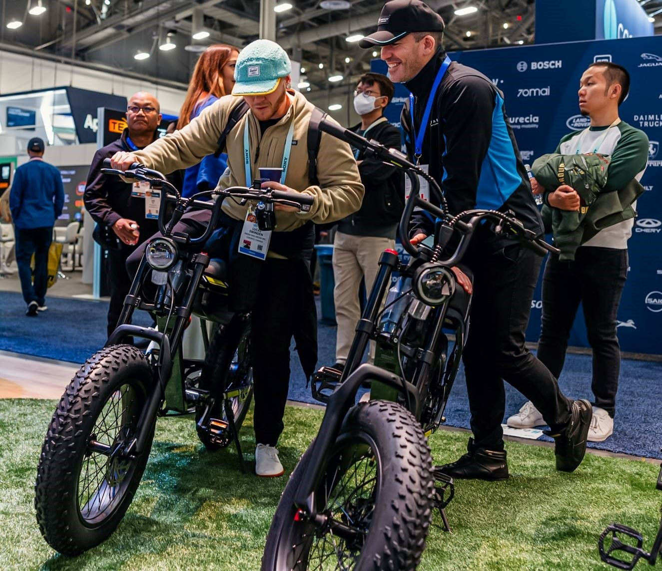 Nhiều người dùng bày tỏ sự thích thú với vẻ ngoài mạnh mẽ của mẫu xe đạp điện VinFast.