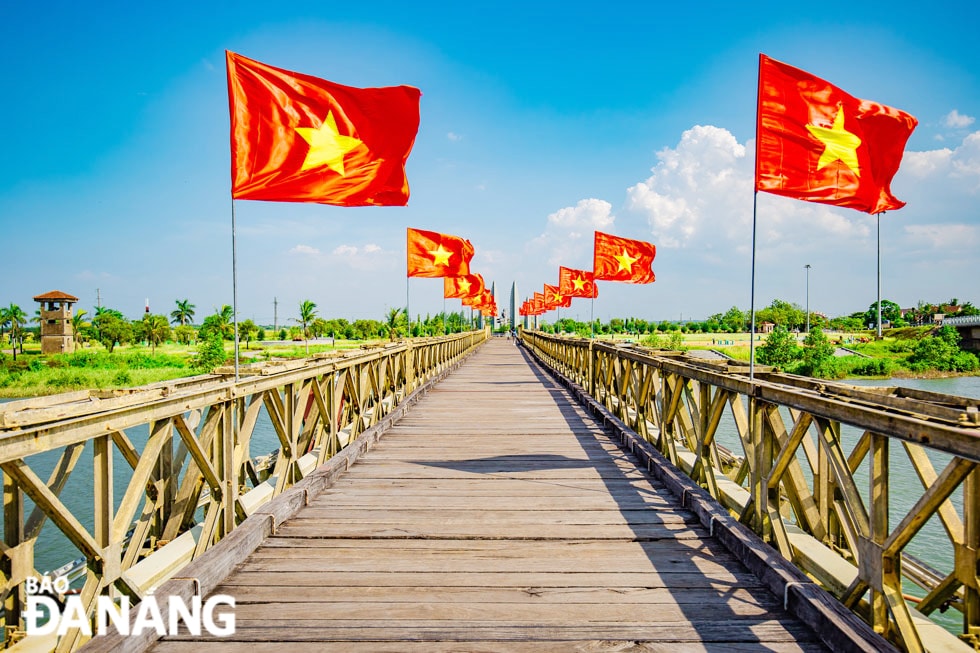 Cụm di tích này nằm ở khu vực giao nhau giữa sông Bến Hải và quốc lộ 1A (km 735), trong đó phía bắc thuộc thôn Hiền Lương (huyện Vĩnh Linh), phía nam thuộc thôn Xuân Hòa (huyện Gio Linh).