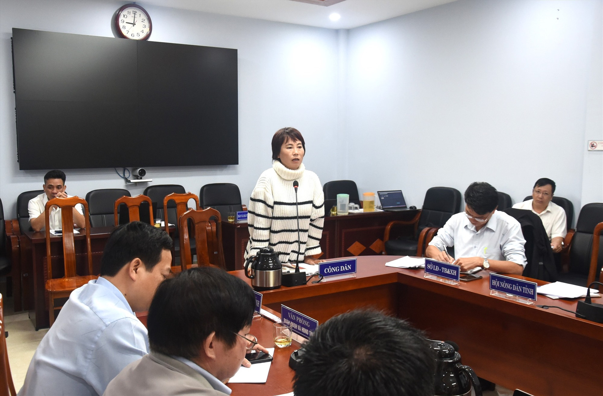 Hoàng Lan Hương phản ánh vụ việc tại buổi tiếp dân của Phó Bí thư Tỉnh ủy, Chủ tịch UBND tỉnh Lê Trí Thanh. Ảnh: X.P