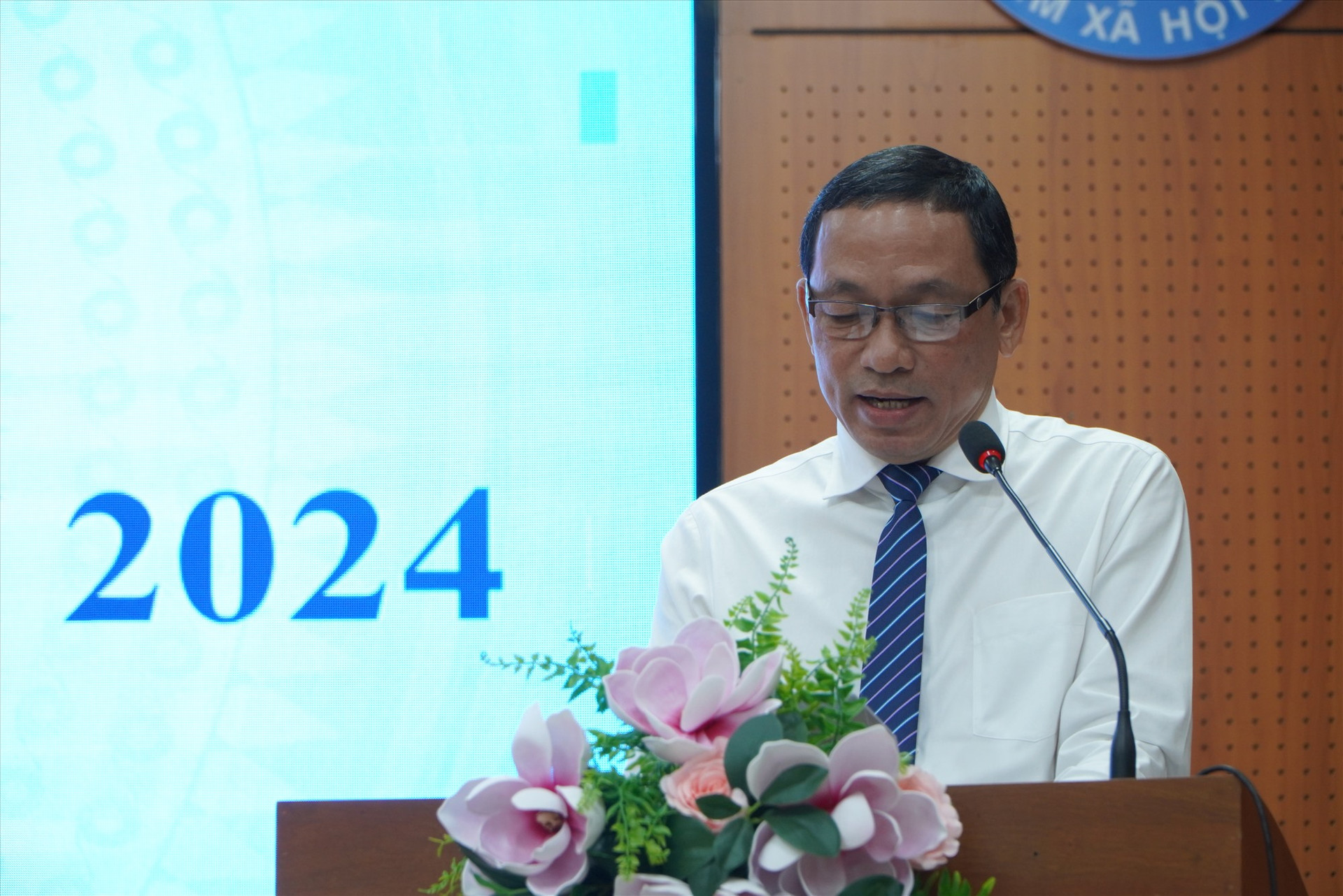 Giám đốc BHXH tỉnh Nguyễn Thanh Danh báo cáo việc thực hiện nhiệm vụ năm 2023.