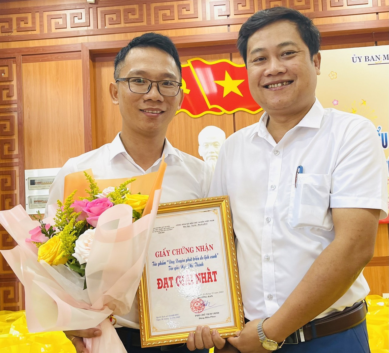 Tác giả Ngô Phi Thành (Trung tâm VH-TT&TT-TH huyện Duy Xuyên) đoạt giải Nhất cuộc thi. Ảnh: N.T