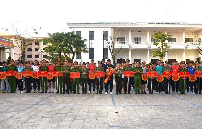 Có 24 đội bóng tham gia giải bóng chuyền “Mừng Đảng, mừng Xuân” của Công an Quảng Nam.