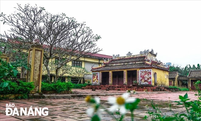 Đời sống văn hóa ở Hòa Vang gắn liền với những mái đình rêu phong, cổ kính. Ảnh: T.Y
