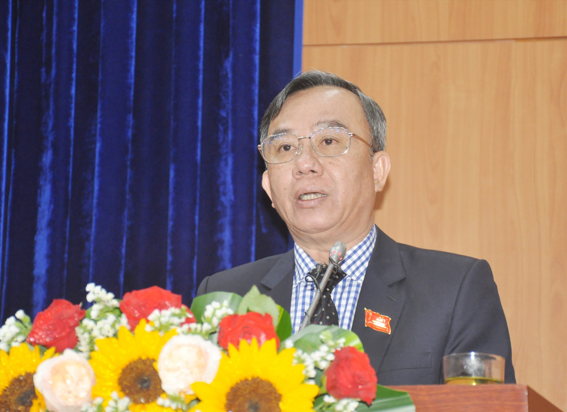 Phó Chủ tịch HĐND tỉnh Trần Xuân Vinh phát biểu khai mạc Kỳ họp thứ 20. Ảnh: N.Đ