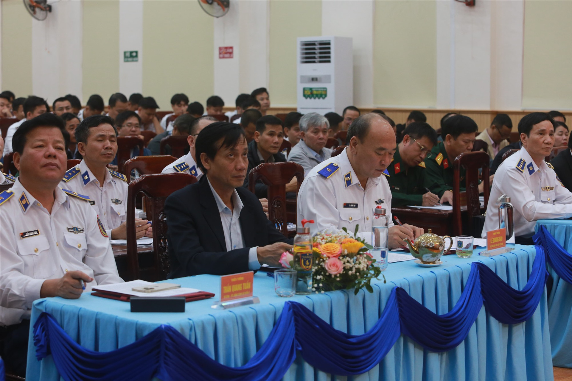 Thiếu tướng Lê Quang Đạo - Tư lệnh Cảnh sát biển Việt Nam cùng đông đảo đại biểu dự hội nghị.