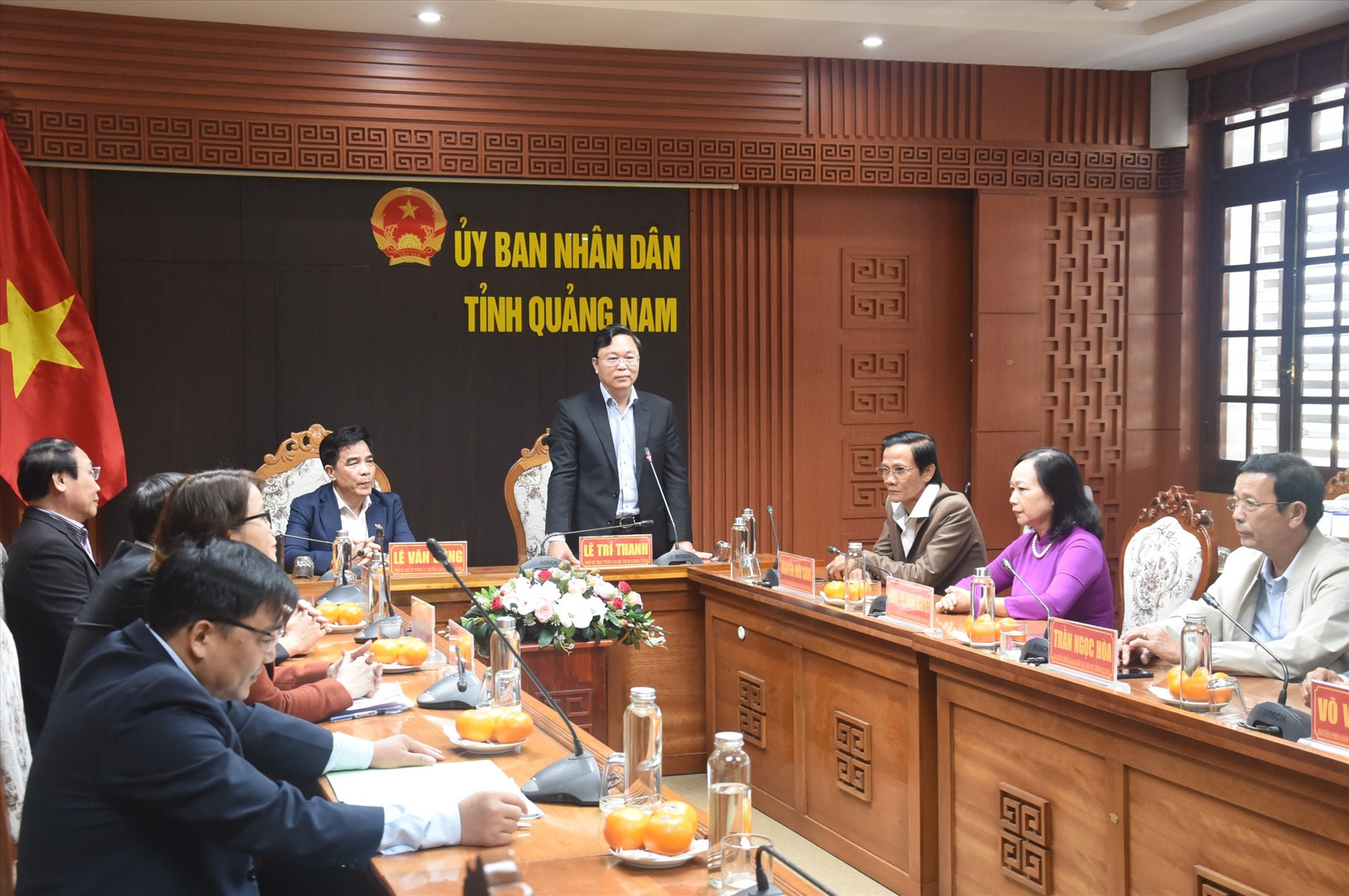 Chủ tịch UBND tỉnh Lê Trí Thanh chia sẻ tại buổi gặp mặt. Ảnh: X.P