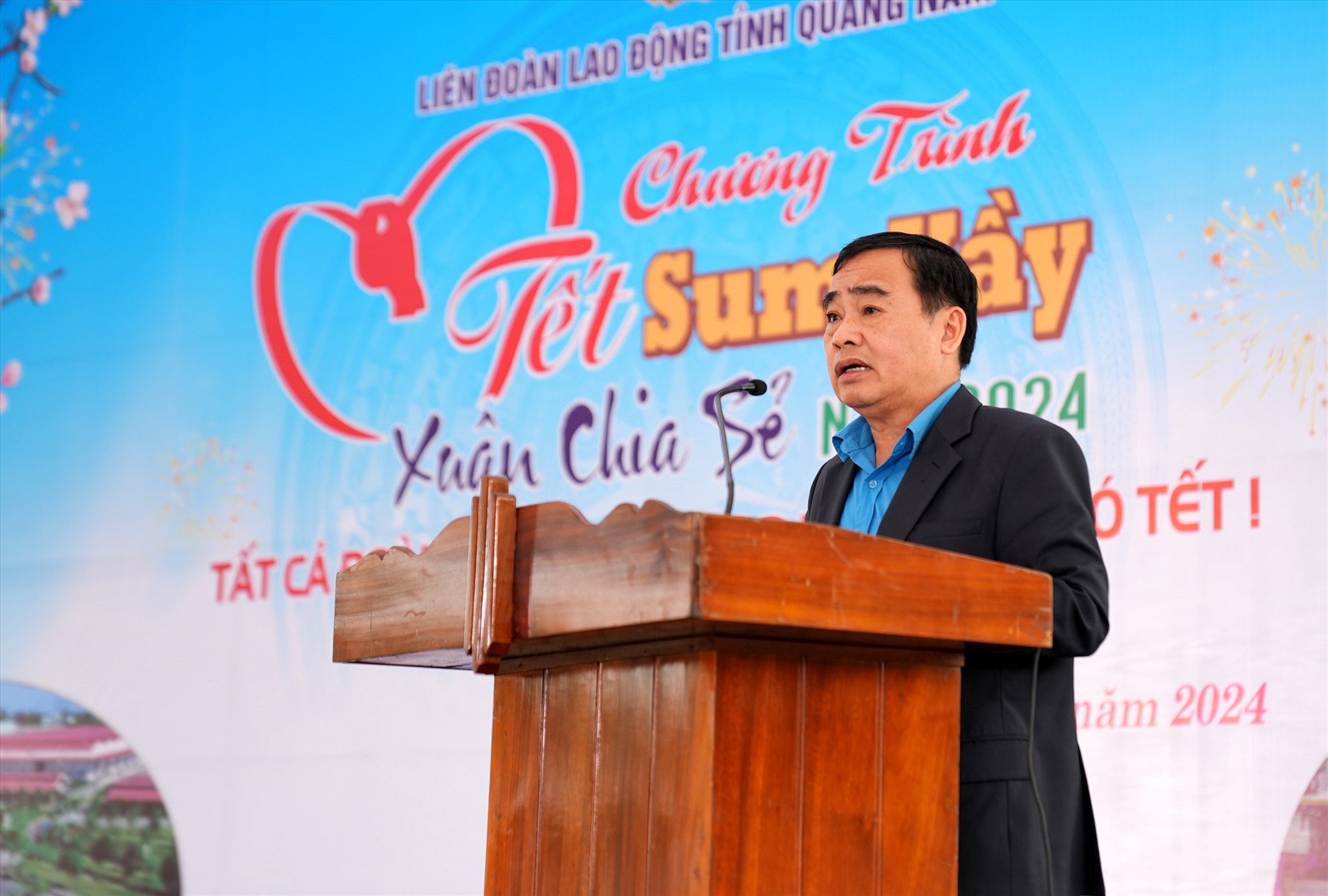 Ông Phan Xuân Quang - Chủ tịch LĐLĐ tỉnh phát biểu tại chương trình. Ảnh: H.Q