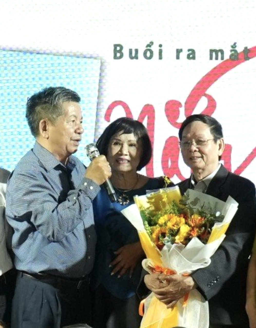 Nhà thơ Trần Mạnh Hảo chúc mừng và bình thơ Nguyễn Ngọc Hạnh