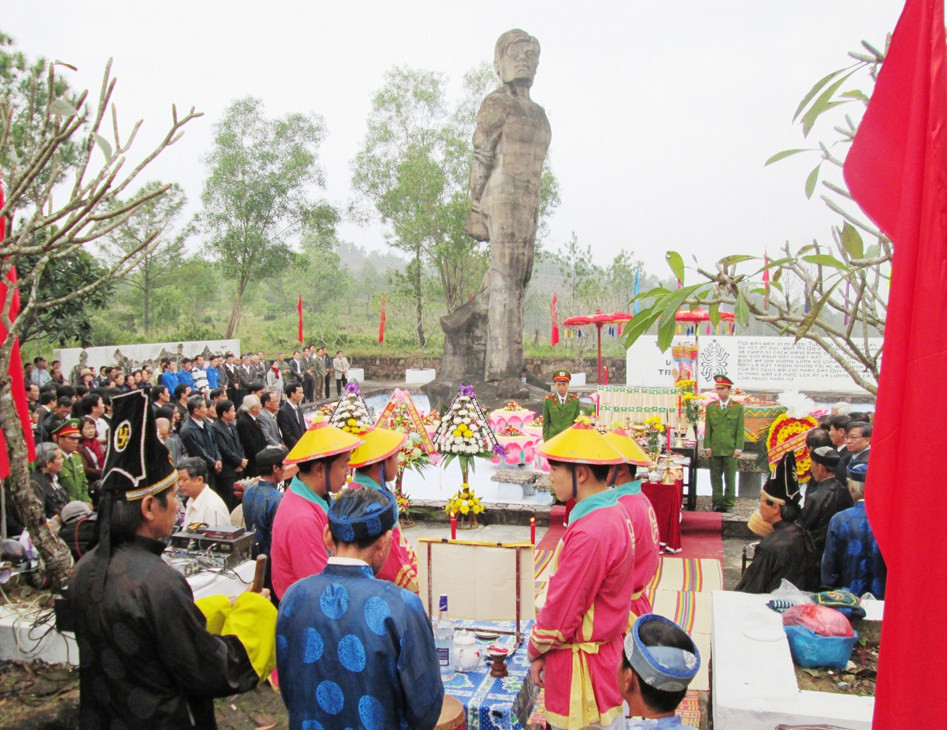 Huyện Duy Xuyên tổ chức tưởng niệm thảm sát Vĩnh Trinh. Ảnh: H.D.L