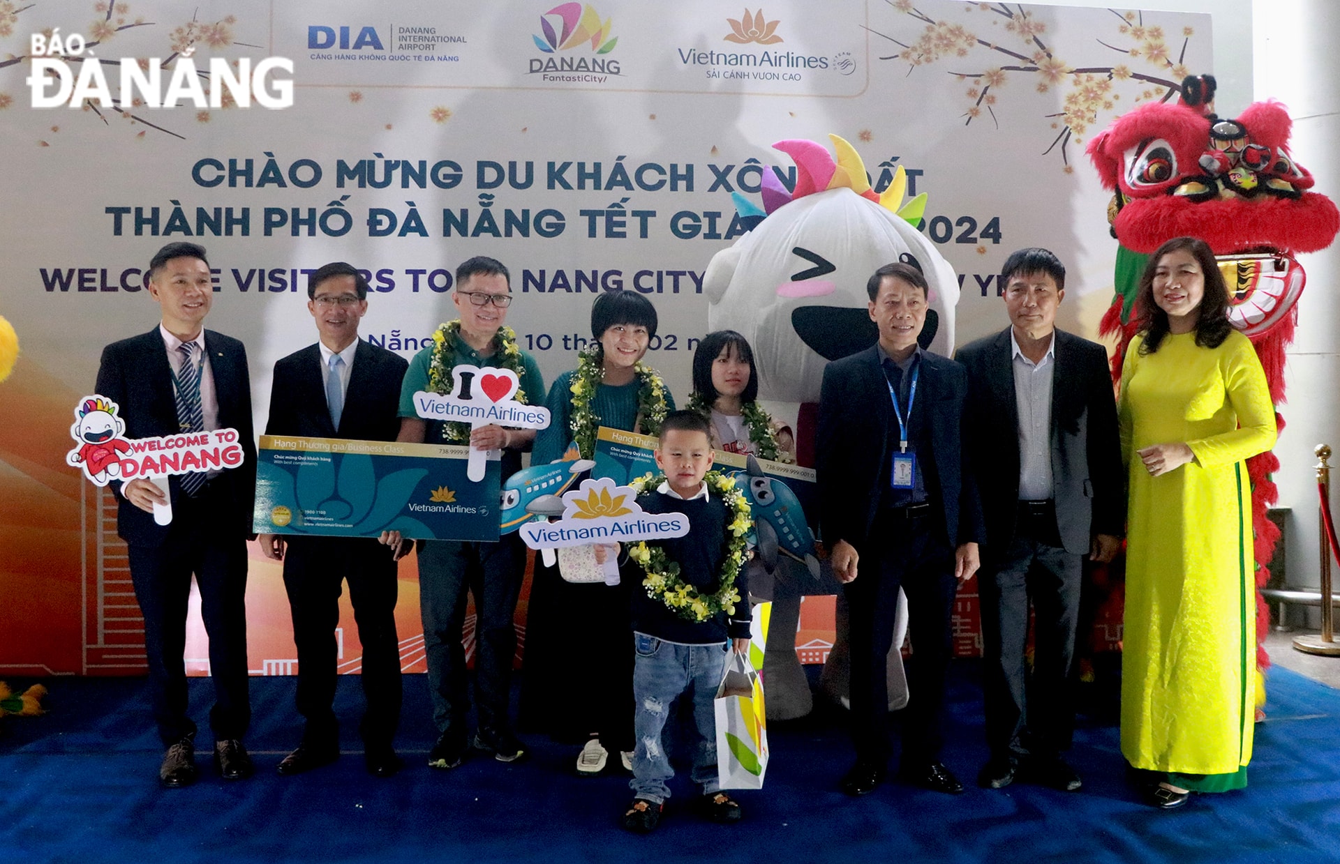 Du khách nội địa trên chuyến bay VN157 từ Hà Nội đến