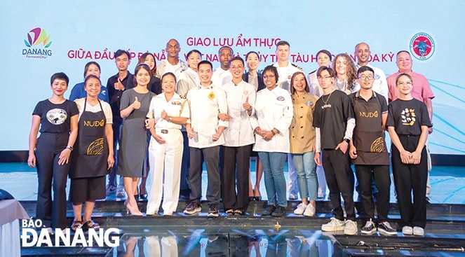 Hiệp hội Văn hóa Ẩm thực thành phố Đà Nẵng tổ chức giao lưu ẩm thực với đoàn Hải quân Mỹ vào tháng 6-2023. Ảnh: VĂN HOÀNG