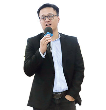 Nguyễn Bảo Anh, Giám đốc kỹ thuật, Trưởng văn phòng tại Đà Nẵng, Công ty Synopsys (Hoa Kỳ) tại Việt Nam chia sẻ về nghề với sinh viên Trường Đại học Bách khoa.Ảnh: NGỌC HÀ