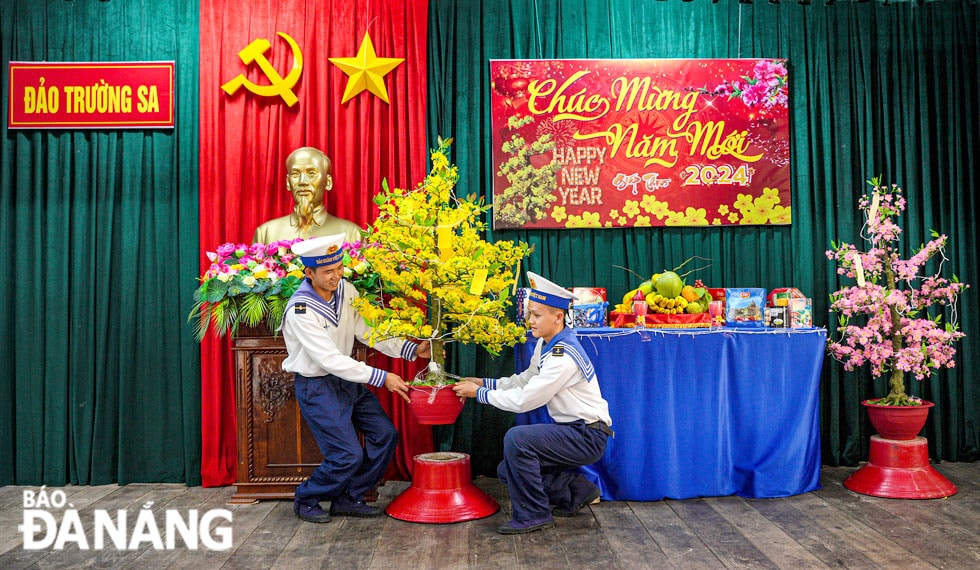 Trang trí chuẩn bị đón Tết Nguyên đán Giáp Thìn 2024.