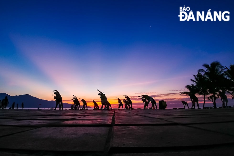 Nhịp sống dưới ánh bình minh.