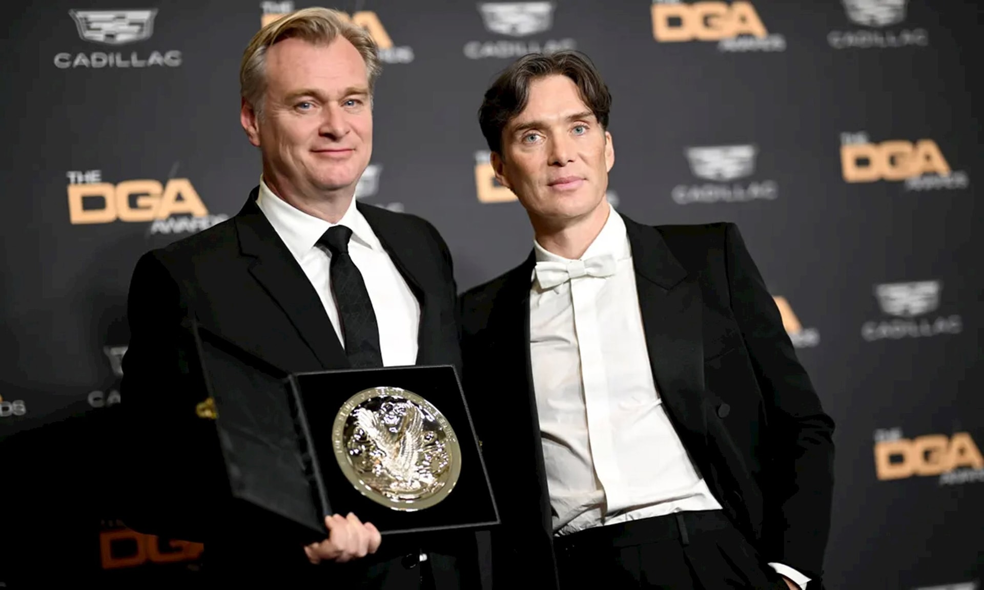 anh-1-dao-dien-christopher-nolan-trai-cung-dien-vien-cillian-murphy-phai-tai-le-trao-giai-cua-hiep-hoi-dao-dien-hoa-ky-vua-qua-nguon-the-guardian-.jpg