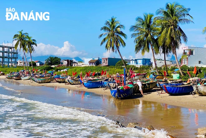Sau nhiều thế kỷ, người dân Nam Ô vẫn gắn bó với nghề chài lưới. Ảnh: T.Y