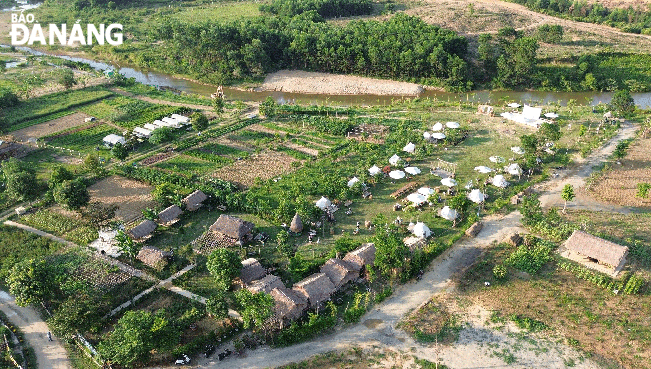Nhiều mô hình sản xuất, phát triển kinh tế nông nghiệp hiệu quả. Trong ảnh: Mô hình nông nghiệp hữu cơ, sinh thái tuần hoàn, nông nghiệp thông minh tại An Phú Farm nhìn từ trên cao. Ảnh: VĂN HOÀNG