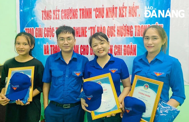 Với vai trò Bí thư chi đoàn, anh Trần Trọng Phước thường xuyên chủ động sáng tạo tổ chức các hoạt động bổ ích để thu hút các bạn đoàn viên, thanh niên trong thôn tham gia. Ảnh: Đ.H.L