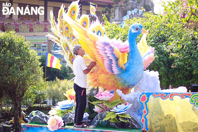 Năm nay, thời gian diễn ra lễ hội trùng với thời gian kỷ niệm 49 năm ngày giải phóng thành phố Đà Nẵng (29-3-1975 - 29-3-2024) nên UBND quận tổ chức hoạt động diễu hành xe hoa chào mừng ngày kỷ niệm giải phóng thành phố cũng như tuyên truyền, quảng bá về lễ hội trên các tuyến đường chính của thành phố.