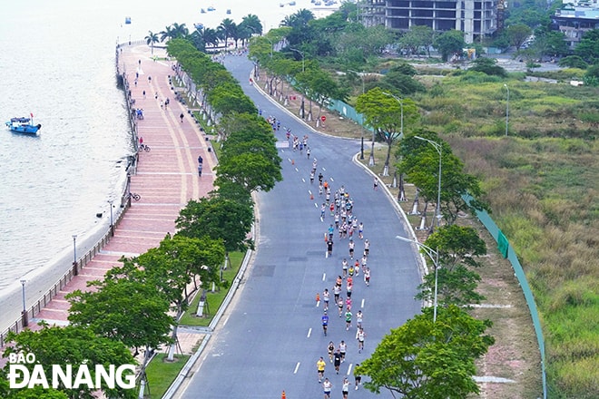Đường chạy của cuộc thi Marathon quốc tế Đà Nẵng được đánh giá là một trong những cung đường chạy đẹp nhất Đông Nam Á.