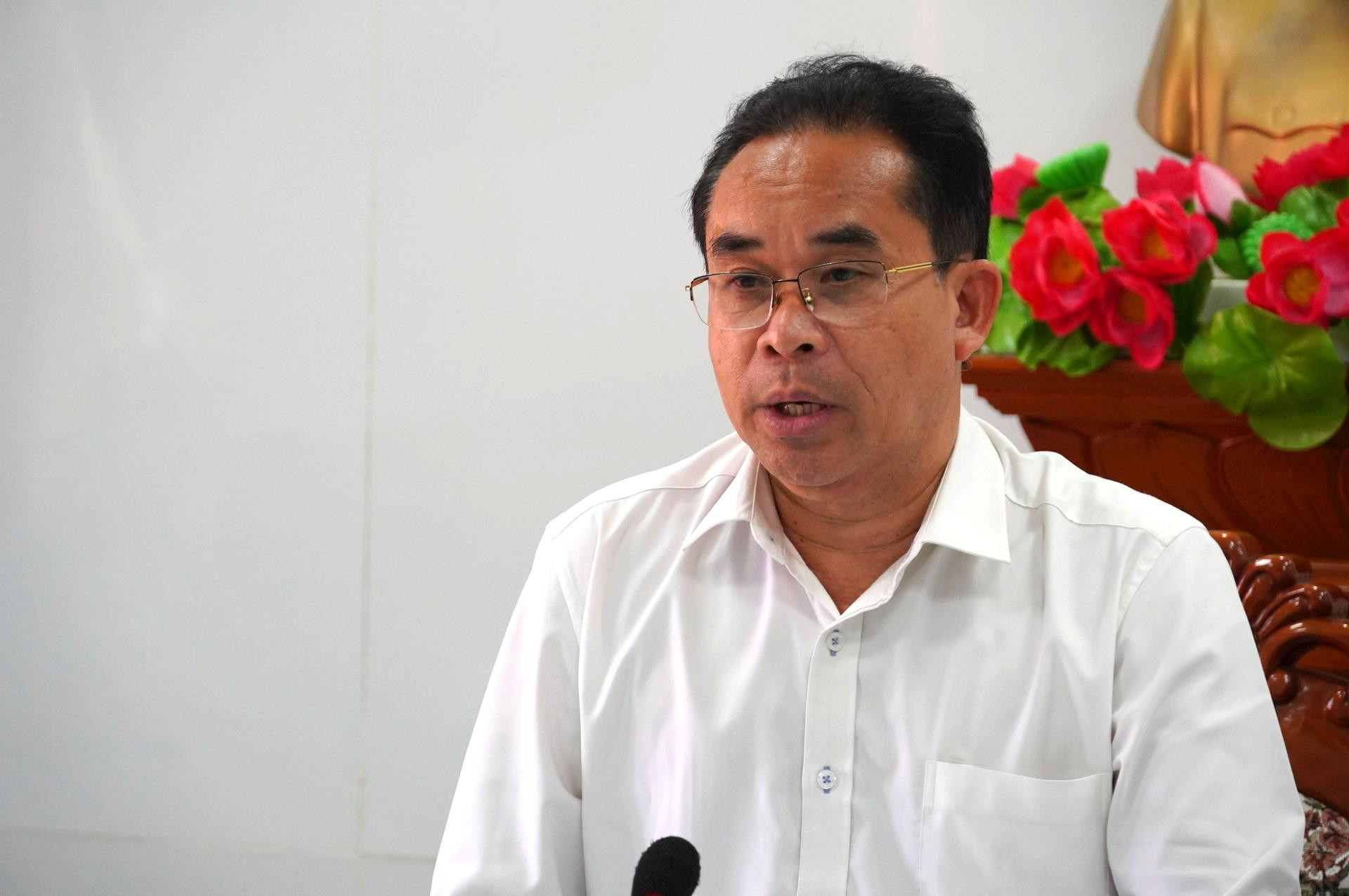 Phó Chủ tịch UBND tỉnh Trần Anh Tuấn chỉ đạo một số nội dung chuẩn bị tốt cho đại hội điểm. Ảnh: D.L
