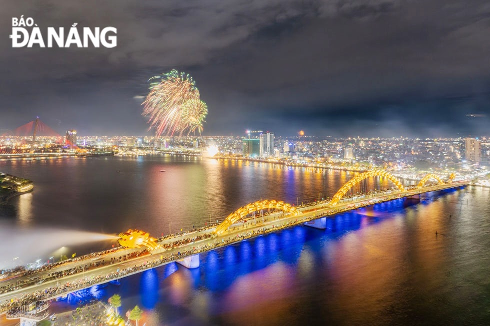 Vẻ đẹp lung linh của Đà Nẵng về đêm hứa hẹn sẽ đem đến cho du khách nhiều kỷ niệm khó quên.