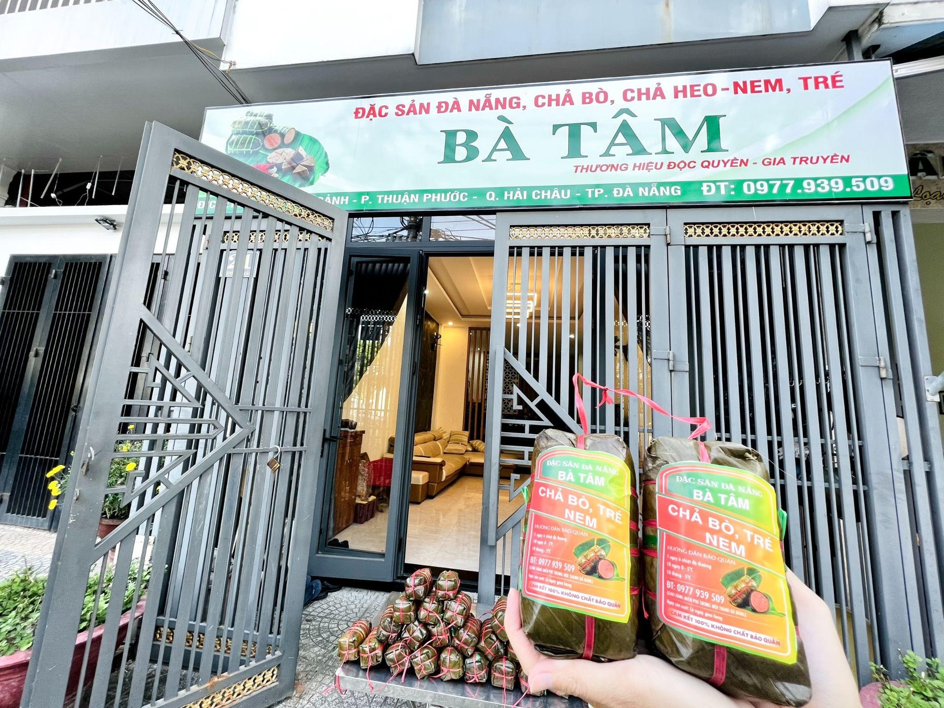 Chả bò Bà Tâm luôn được người dân địa phương và khách du lịch đánh giá cao.