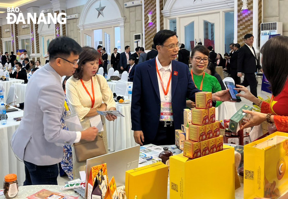 Các doanh nghiệp Đà Nẵng tham gia trưng bày, giới thiệu sản phẩm tại Hội nghị Xúc tiến Thương mại - Đầu tư các tỉnh, thành nước Cộng hòa Xã hội Chủ nghĩa Việt Nam và các tỉnh, thành nước Cộng hòa Dân chủ Nhân dân Lào năm 2024. Ảnh: ITPC Đà Nẵng