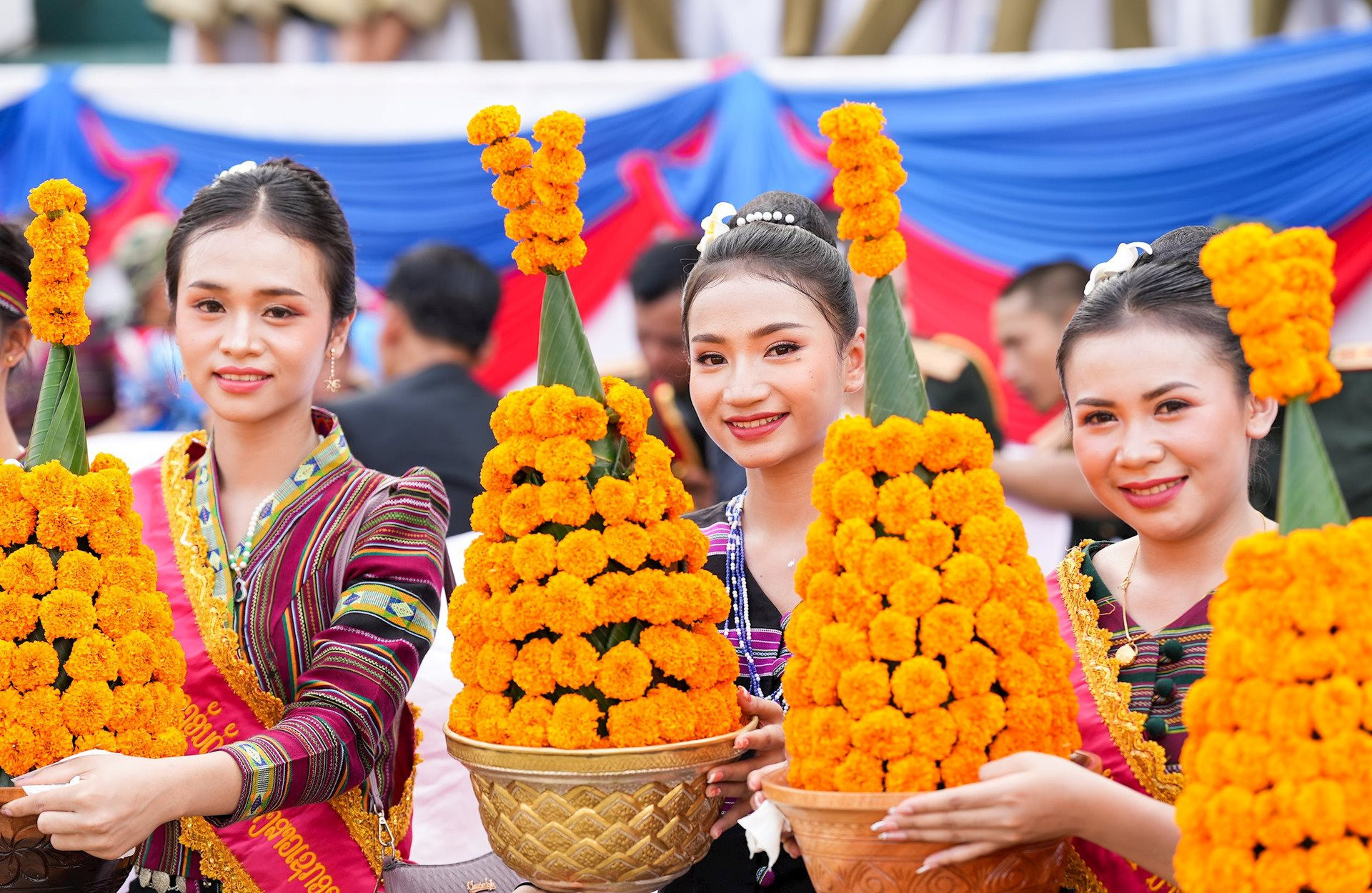 Laotian girls and flowers for the celebration