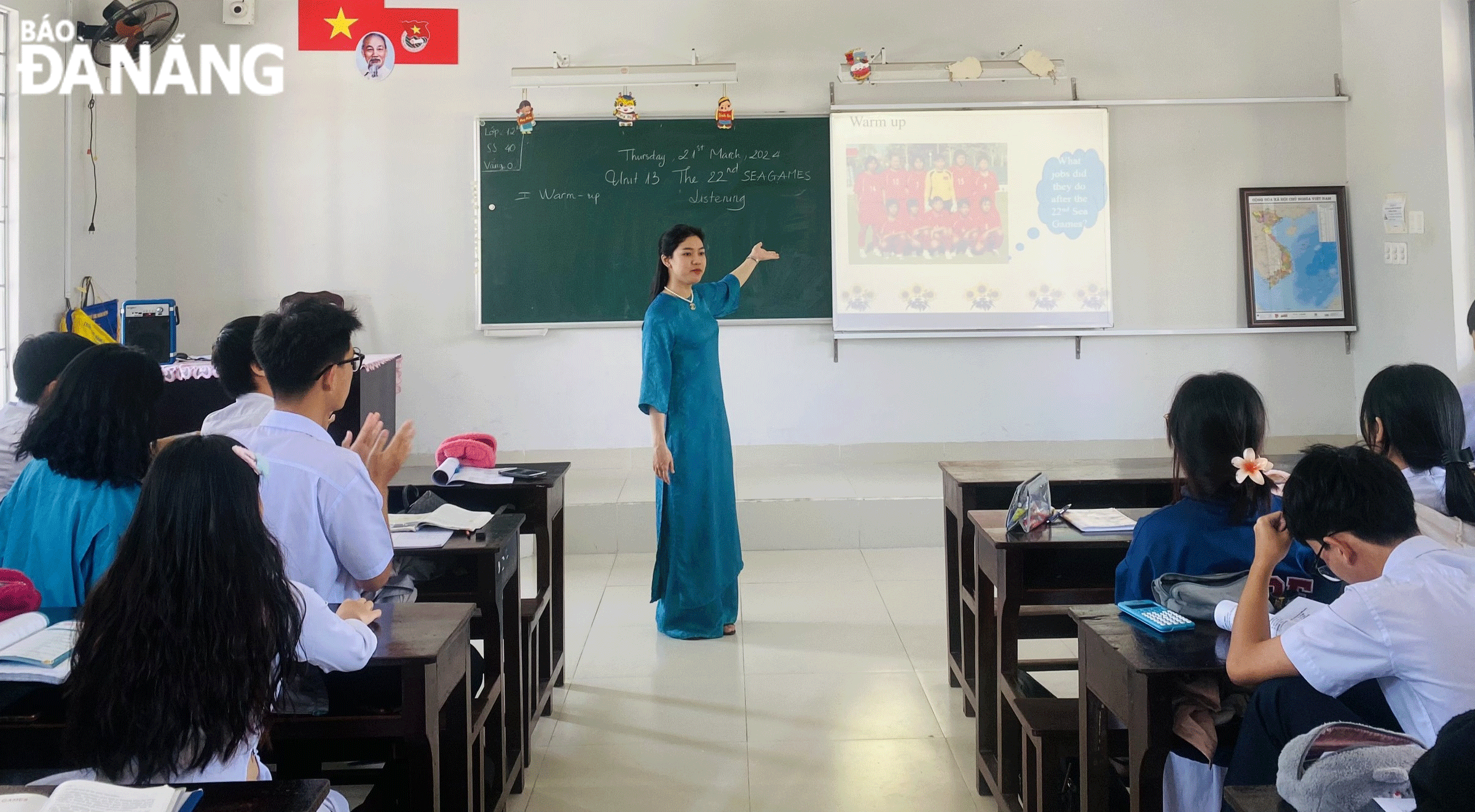 Học sinh lớp 12 Trường THPT Hoàng Hoa Thám trong một giờ học. Ảnh: NGỌC HÀ