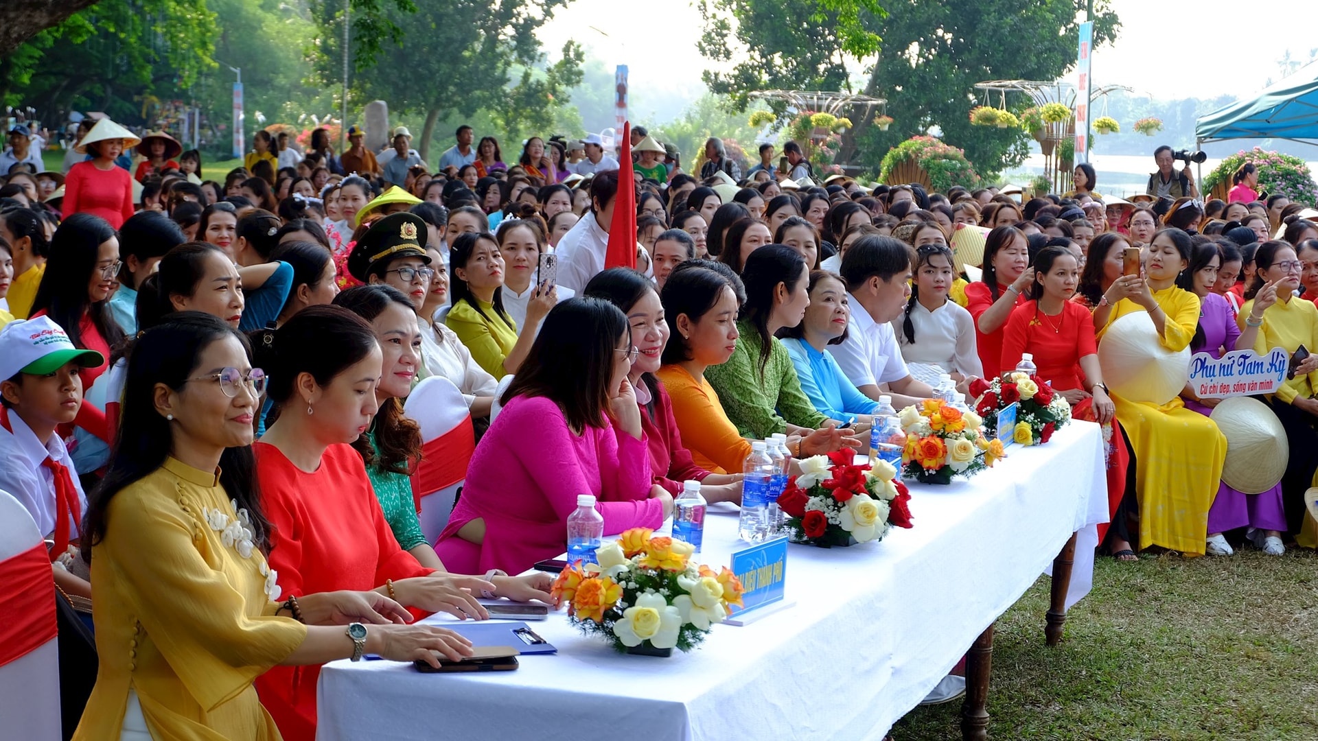 Gần 500 hội viên, phụ nữ trên địa bàn thành phố tham gia chương trình. Ảnh: M.L