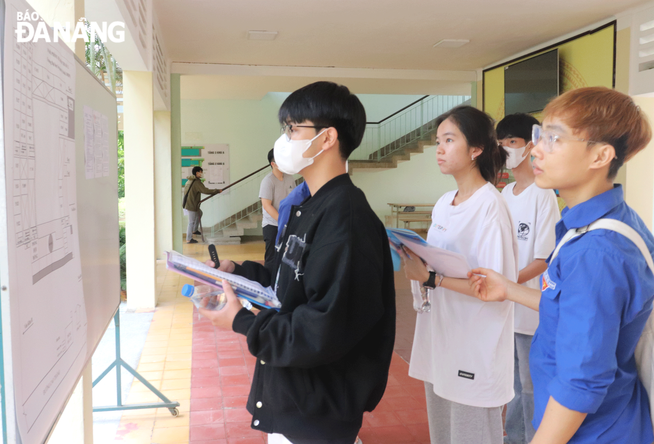Thí sinh tham gia kỳ thi đánh giá năng lực do Đại học Quốc gia Thành phố Hồ Chí Minh tổ chức tại điểm thi Trường Đại học Sư phạm Kỹ thuật (Đại học Đà Nẵng). Ảnh: NGỌC HÀ